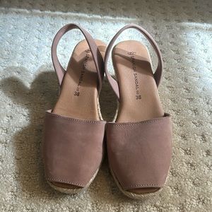 Spanish sandals size 38. Brand new